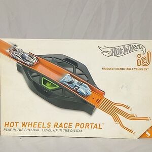 Hot Wheels ID Race Portal Smart Track System Plus 2 Cars Complete Open Box